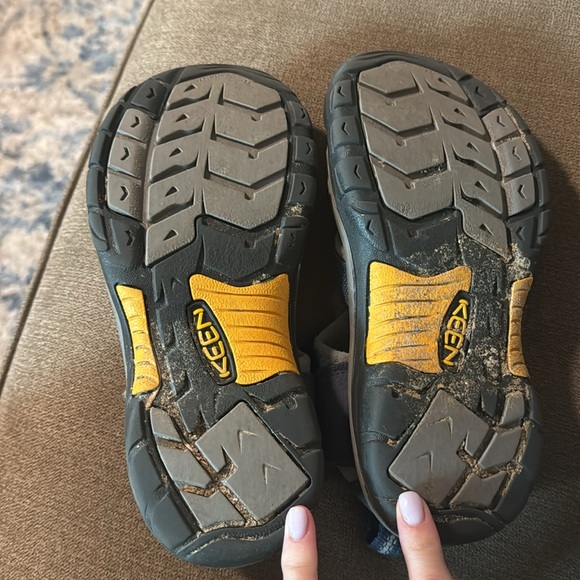 Boys keen sandals - size 3 - Picture 2 of 6